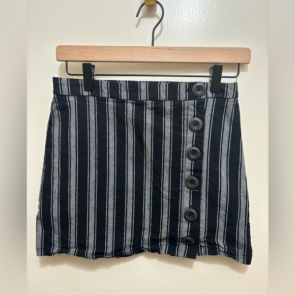 Ivy & Main Other - Black & White Ivy & Main Pinstriped Skirt in size Medium